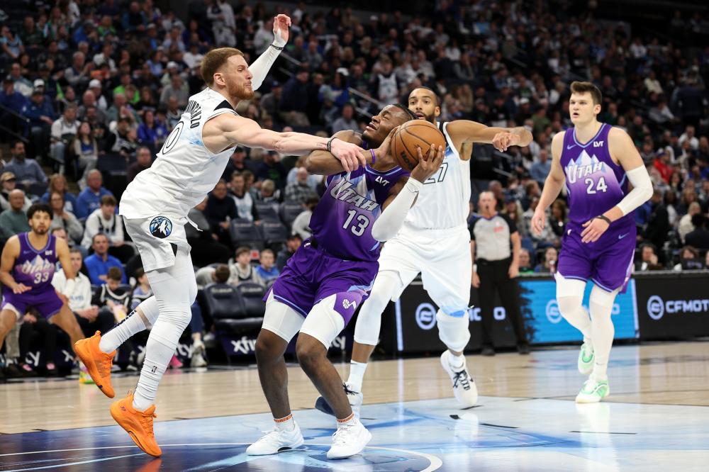 网球场上的 网球场上的