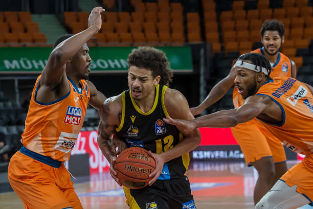 表现得更为 表现得更为